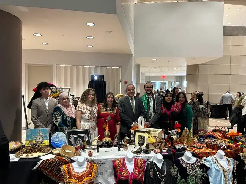  Алжир получает приз за лучший павильон среди арабских стран