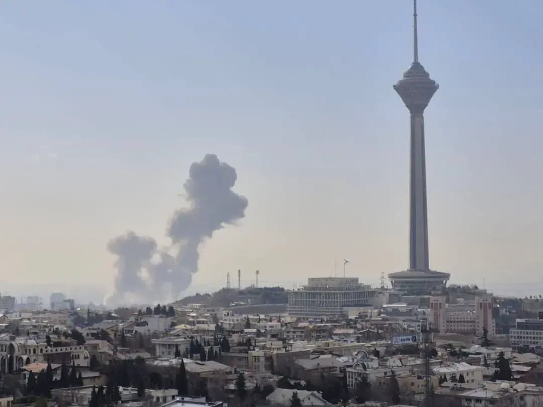 Серия взрывов в городах страны после ракетной атаки США и сионистского образования