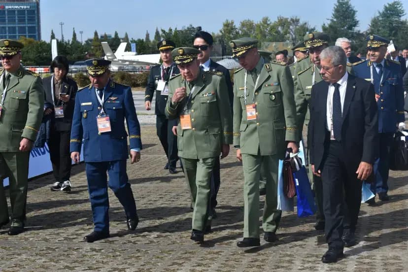 Генерал армии Саид Шанегриха посетил несколько стендов на выставке ADEX-2025 в Республике Корея