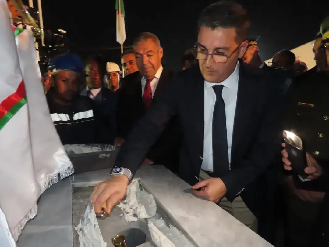 اغليف ن تداوسا يڨور ذڨ وسمهز ن وناڨراو اداوسان ذ وسلهو ن ومژلو اناڨذوذ