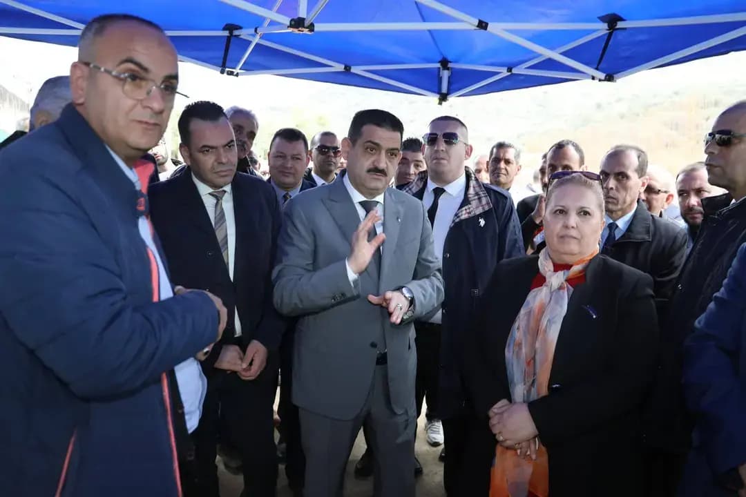 توبيرت: يڨر-د تيغري ونغلاف ن تمسوي إي وڨار ن وسيسن إي وسيوض غر يسوغاد ن وڨزوم