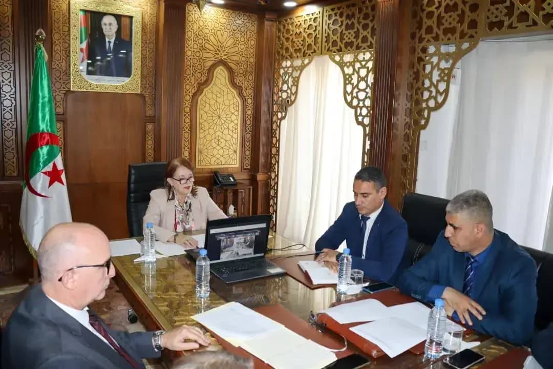 تامريت: تسلوي مداحي ثيمليليث ن وسميودس إي وسموثڨ إي تسمهويت ن وسنبذو