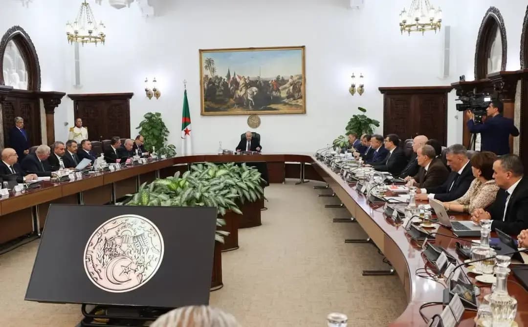امان: يومر وسلواي ن ثڨذوذا س وشڨر ن وسفرك ن تدزايريت ن وامان يلمند ن تمليلت