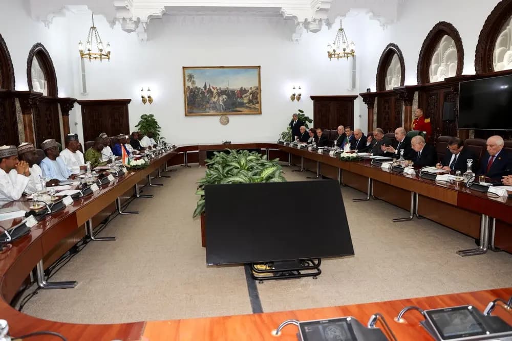 Adiwenni yettwaswesɛen gar snat n tmagliwin ddaw usiggi n uselway n tegduda d uselway anijiri