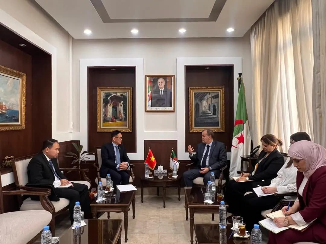 Yurzi Rezig d unmazal n Vietnam ammaken ara yesseǧehden anmireg anezzan gar snat n tmura