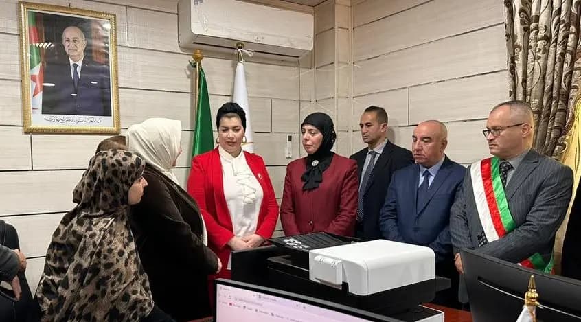 Massa Mouloudji tessig ɣef temhelt tinermit n yimeẓla umḍinen n ugzum-nnes deg Dar Albayḍa deg Dzayer Tamaneɣt