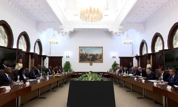 Idiwenniyen yellan jar uselway n Tegduda d tuta-nnes amuzambiqi ggeɛmren ɣer tuɣdaḍin n yiwanaken