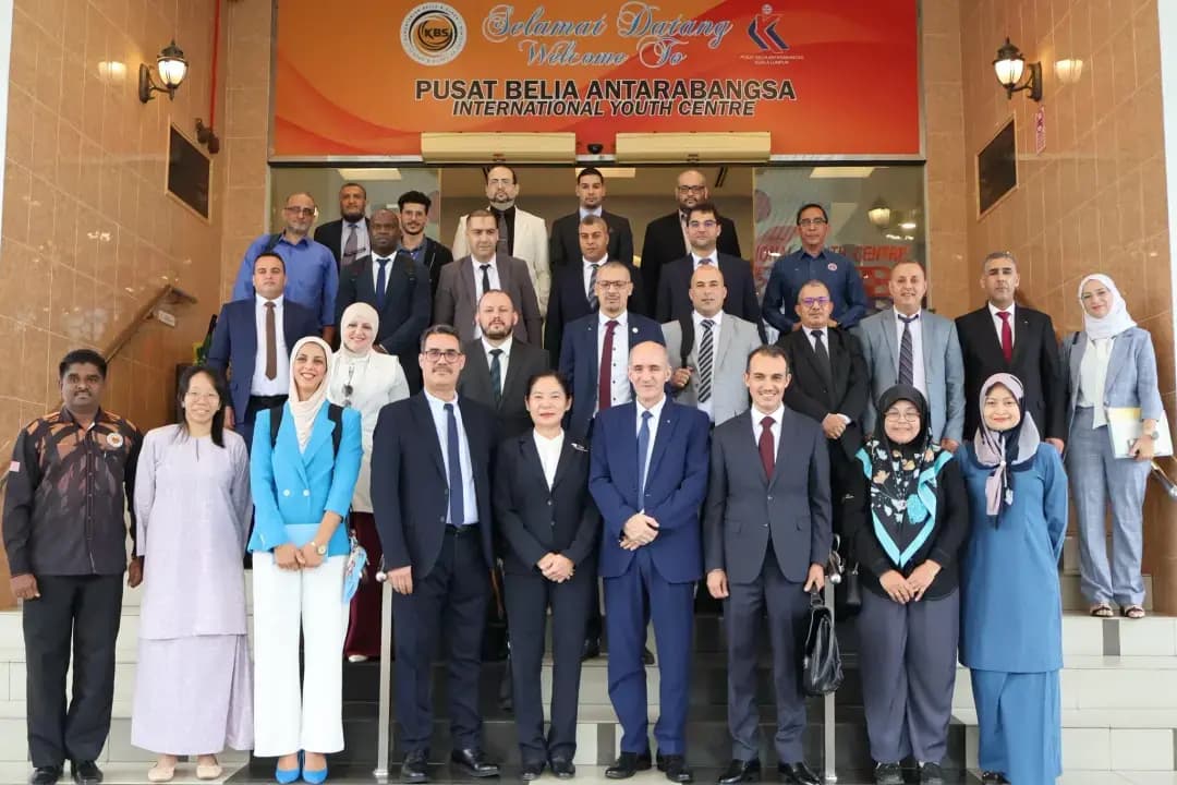 Tasmilt Taɣelnawt d-yelhan s Uɣawas Aɣelnaw n Tillumẓa tga tirzi n umahil ɣef Malizya