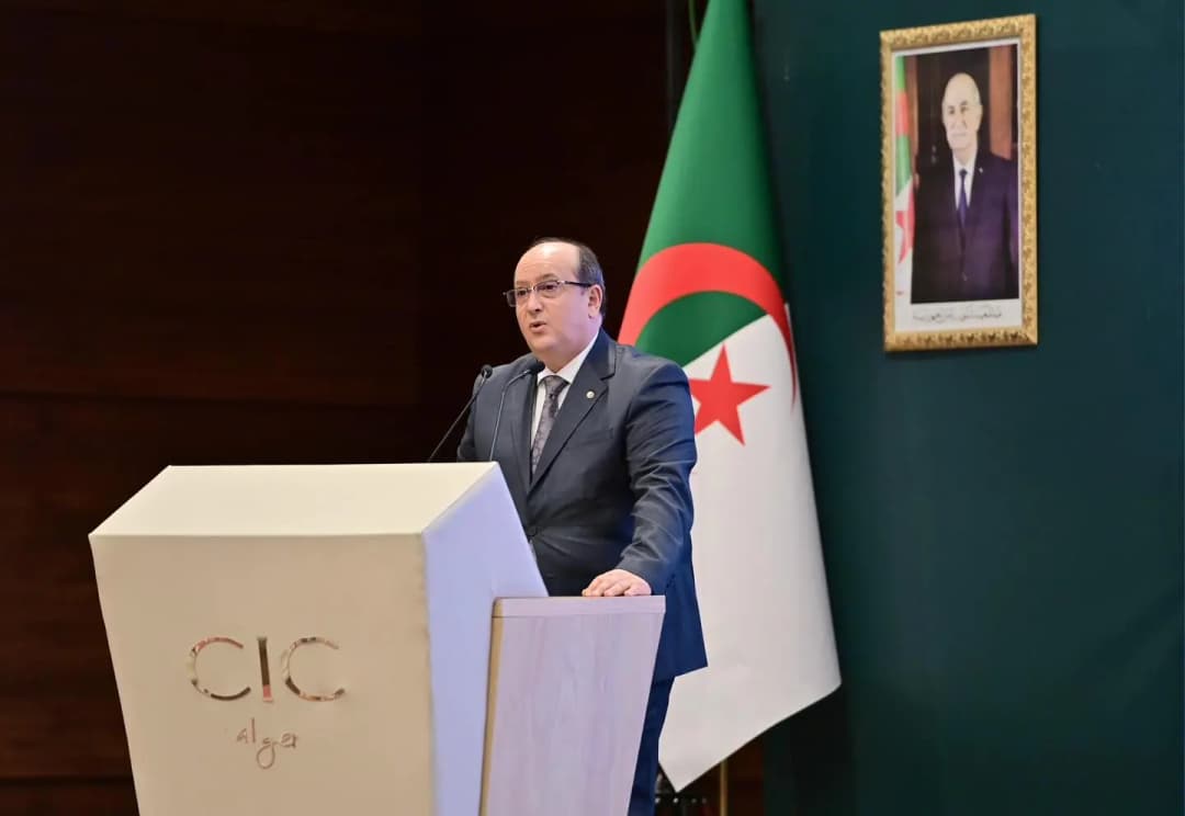 DZAYER TAMANEƔT – Yesigg uneɣlaf amenzu, Sifi Ghrieb, ass n uynas deg Wammas Agraɣlan n Yisaragen n « Abdelatif Rahal », deg Dzayer Tamaneɣt, aciri unṣib n wadaf n Unagraw Aɣelnaw n Usenbeḍ n Yisefka ɣer umeẓlu, ddaw n uzwel, « Anagraw Aɣelnaw n Usenbeḍ n Yisefka, Tanay, Asuddes d Tefrawant ».
 Yella-d usiggi n uneɣlaf amezwaru, ddaw leɛnaya tunnigt n Uselway n Tegduda, Mass Abdelmajid Tebboune, s tihawt n tenɣlaft tanebdadt tunnigt n Usemḍen, Massa Meriem Benmouloud, d usemtar n uselway n tegduda, Mass Farid yaici, d kra n yimaslaḍen n unabaḍ, igensasen n tfekka tadiplumatit yellan deg Dzayer.
Yusa-d uciri n Unagraw Aɣelnaw n Usenbeḍ n Yisefka deg ukatar n usekmem n waɣaden isnuddsanen n uwanak yellan iswi n usdusu n tnaya tumḍint, asbaḍ n yimenzayen n tefrawent d usuddes yelhan n yiseflan s matta ara ad iḍemnen aselhu n tsertiyin tinagdudin d ulkat umḍin d usnegmu n taɣara n yimeẓla i yettunekfen i uɣerman.
