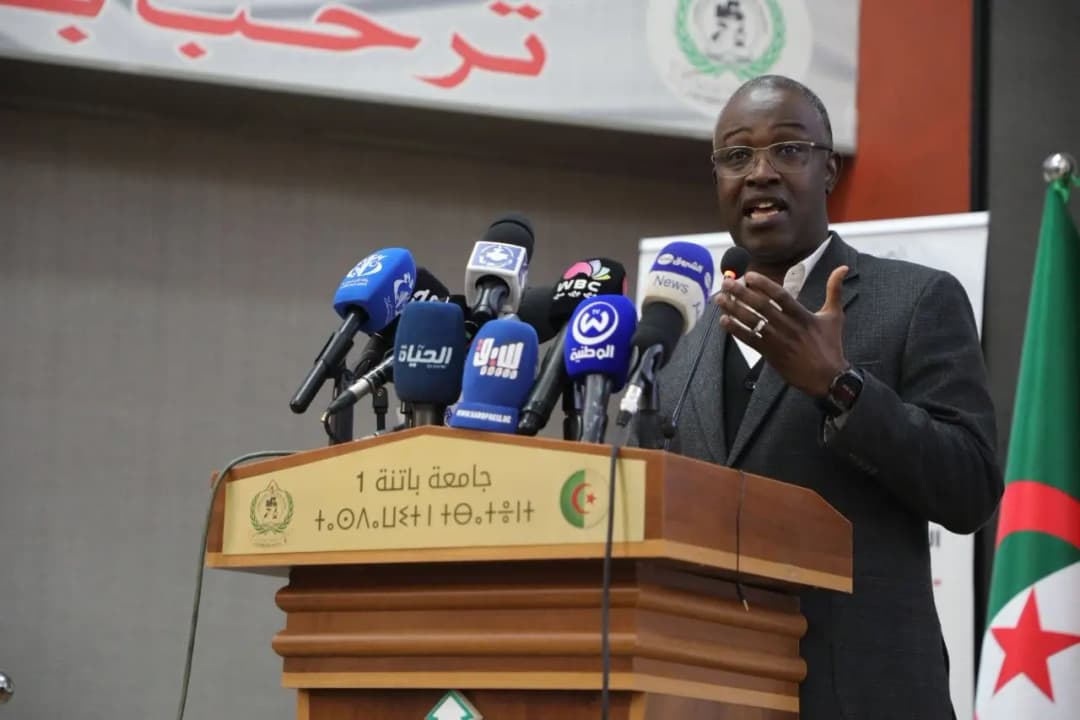 Hidaoui iger-d tiɣri seg Tbatent i yidamsanen akken « ad d-snulfun isendaq n udhal n yisenfaren d teṛmisin timaynutin »