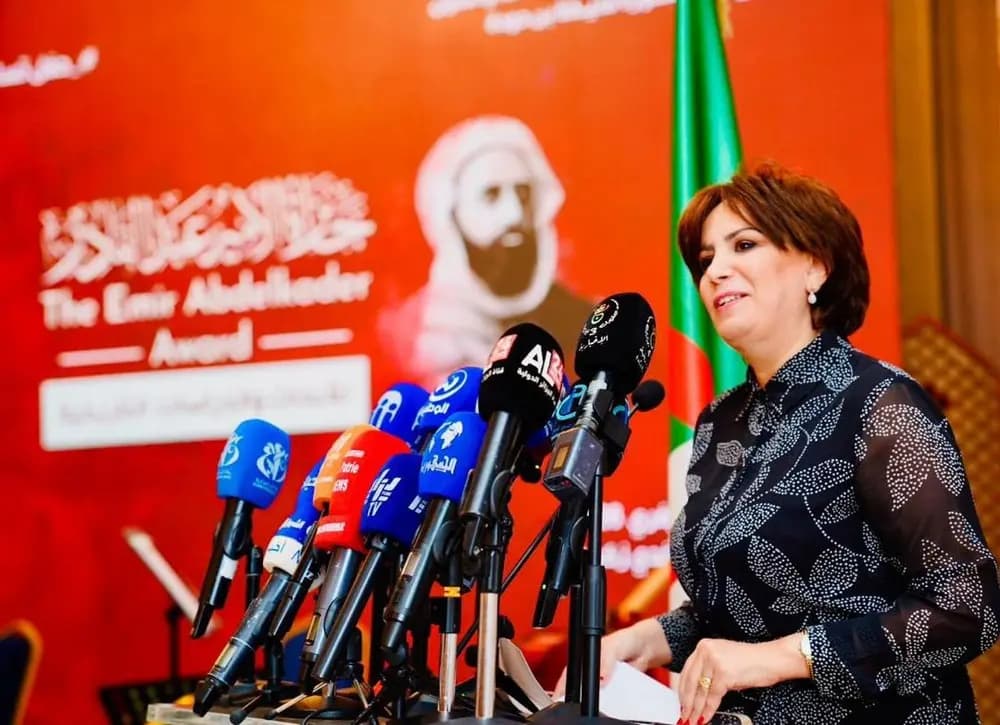 Tafugla n tukci n Warraz n Lamir Ɛebdelqader i Unadi d Tezrawin Timezruyanin deg teẓrigt-nnes 1ut