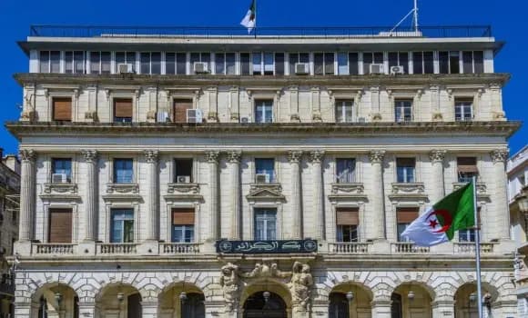 Tabanka n Dzayer: Mass Taleb yermes yiwet n tmagla n Tbanka Tnamḍalt