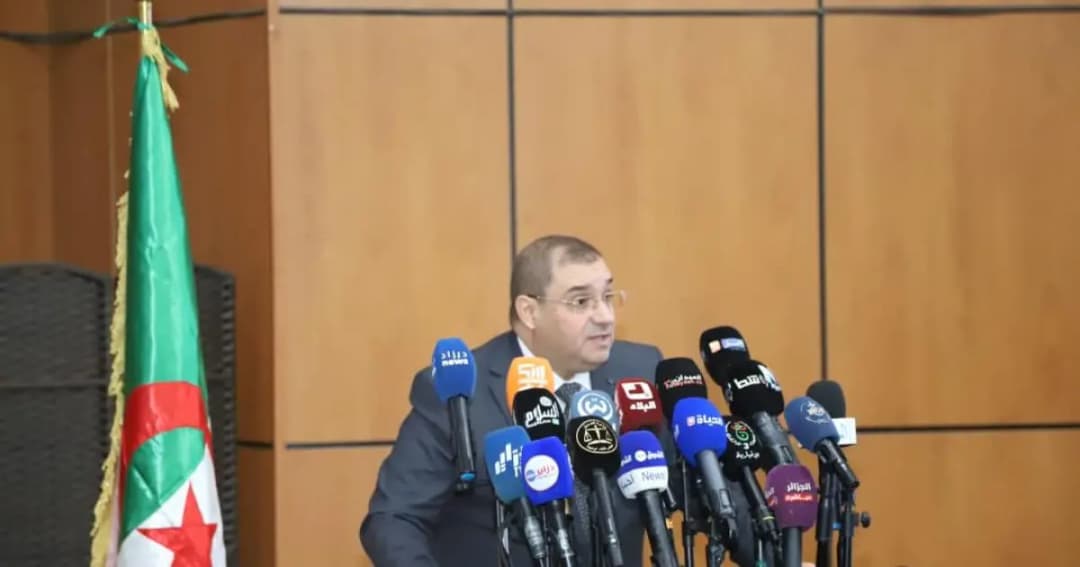 Agzum n teɣdemt « yessweḍ ɣer yiksaben ikmamen deg ukala n ulkat umḍin »