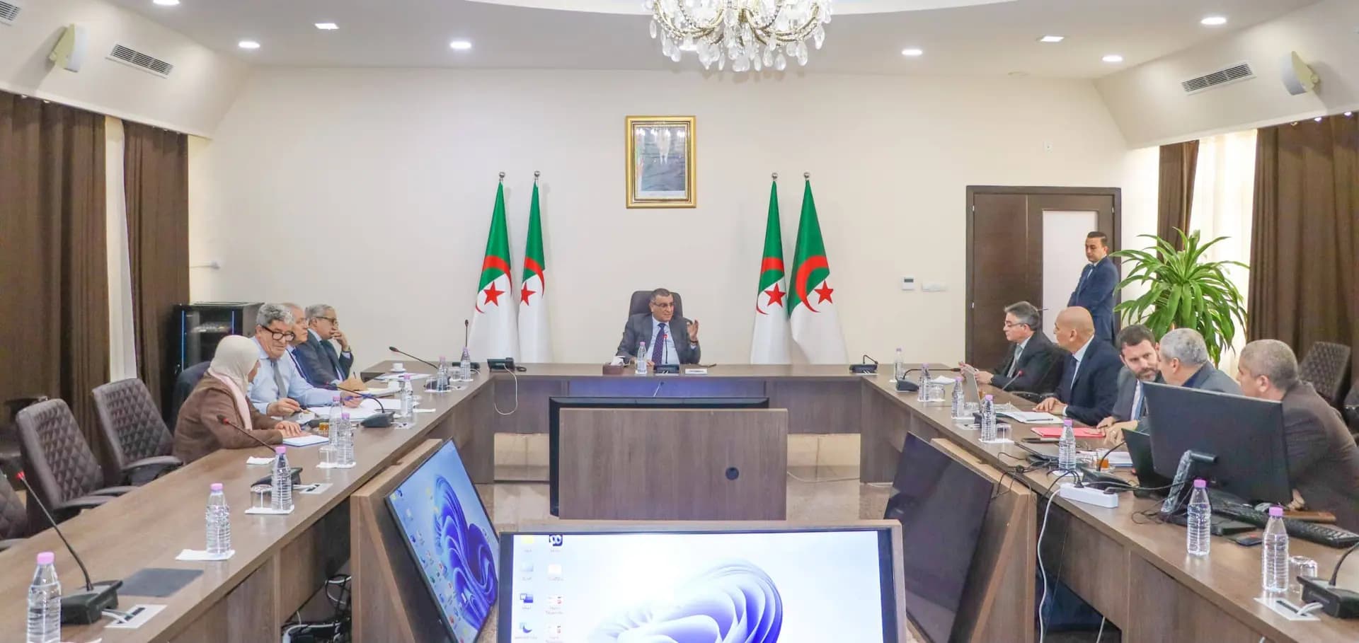 Asenfar abruzzlan Dzayer-Tamenɣest: Timlilit n usmuteg i uciri n uḥric n Leɣwaṭ-Taɣerdayt-Mniɛa