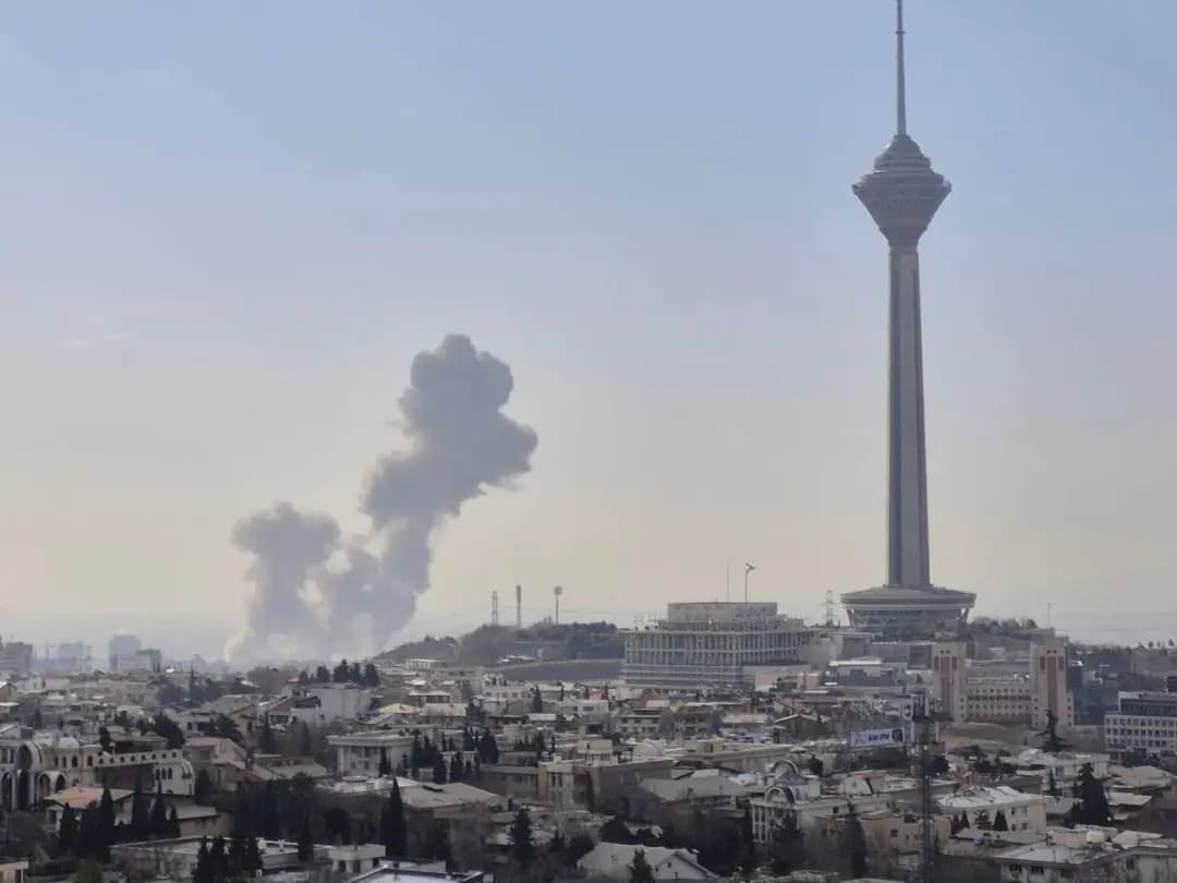 S yiwen n umazrar n lbumbat i yis-sen wwten, yimarikaniyen akked uyun aṣehyuni, timdinin tiraniyin