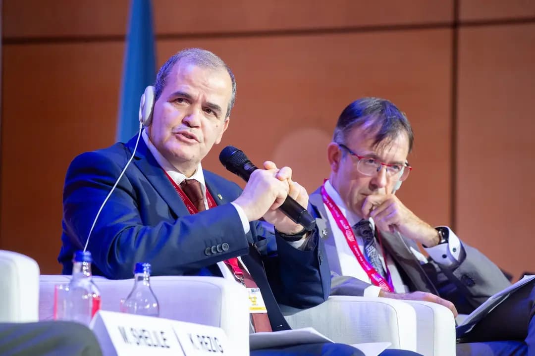 Iwekked-d Mass Rezig seg Geneve amirew n Dzayer akken ad tedhel ussisen n « UNCTAD » ilmend n ussiweḍ n usnegmu d usmal n tnezzut tagraɣlant