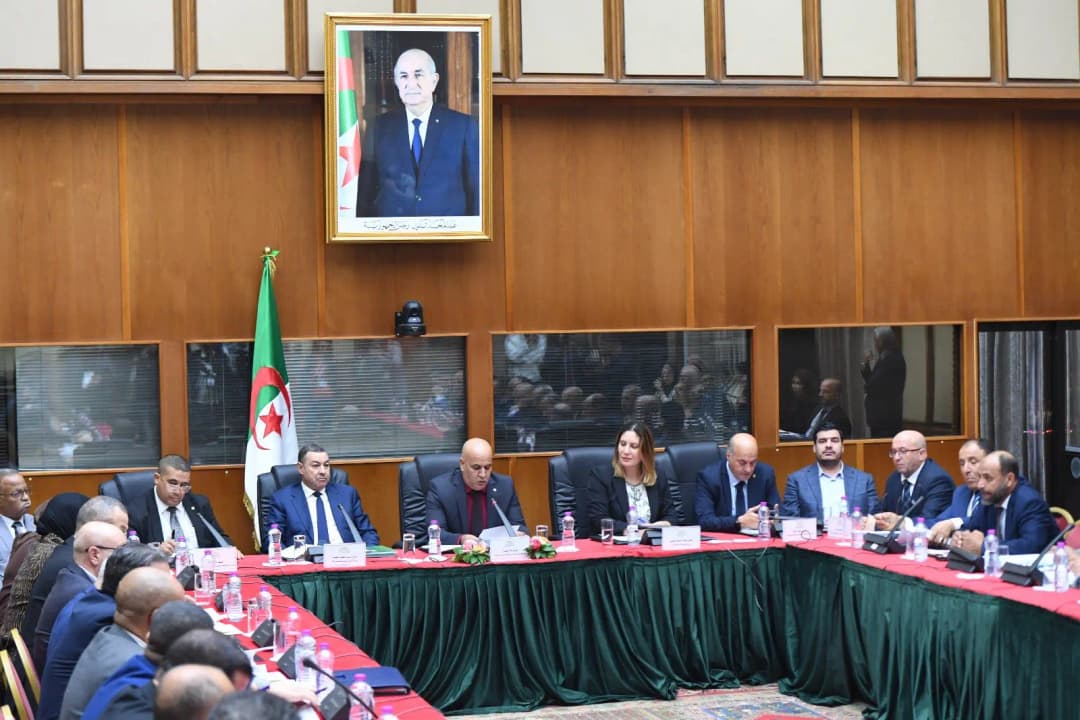 Yesmahi-d Mass Sayoud asenfar n ungal n ubrid zdat n tesmilt i terza temsalt