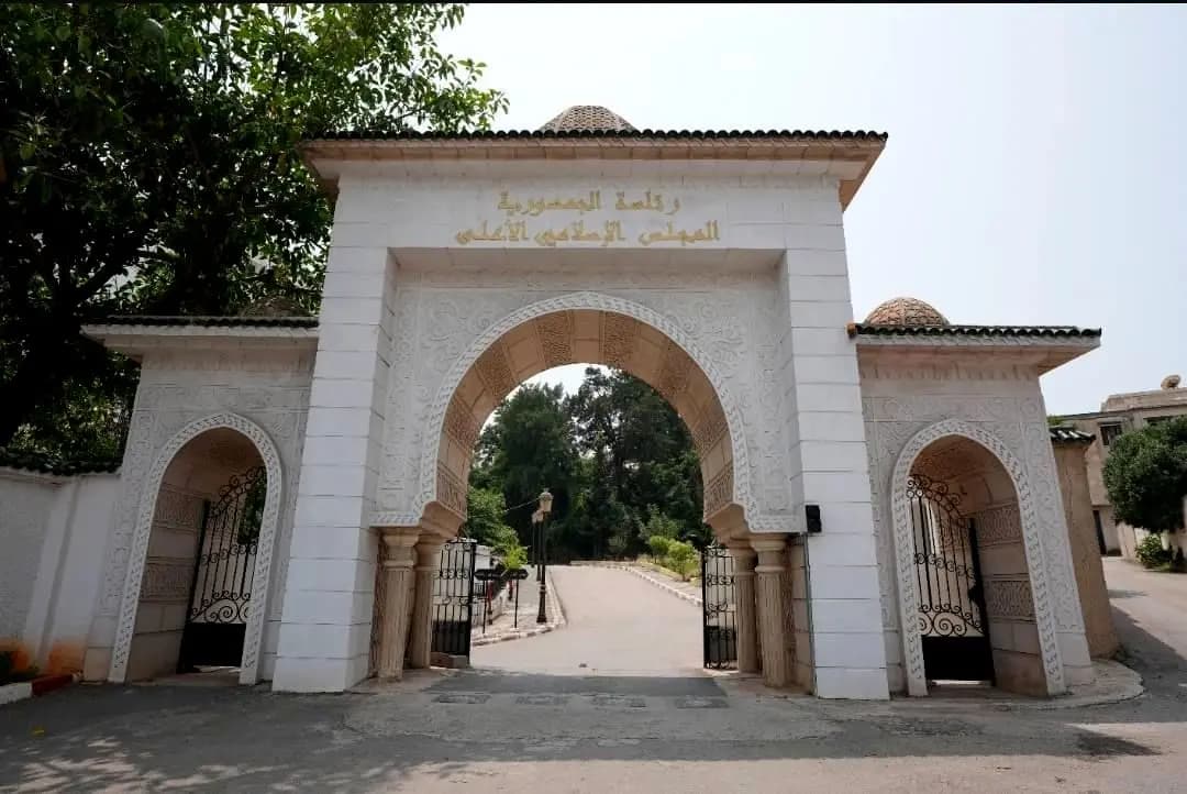 Mass Zaid Al-Khair d uneɣlaf n Lḥubus d Yiweẓla islamanen n Uwanak n Qaṭar ttmeslayen ɣef tarrayin n usermed n umahil ublig