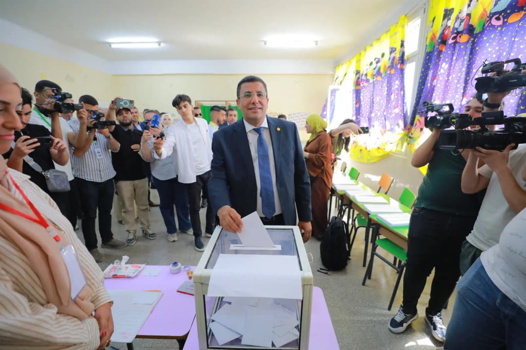 Aselway n "Tirni n El musteqbel" tga aɣan-s afranan