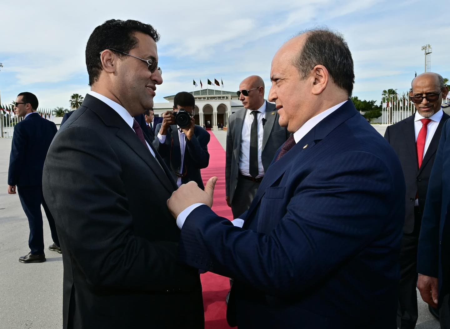 Aneɣlaf amenzu amuriṭani yeffeɣ seg Dzayer