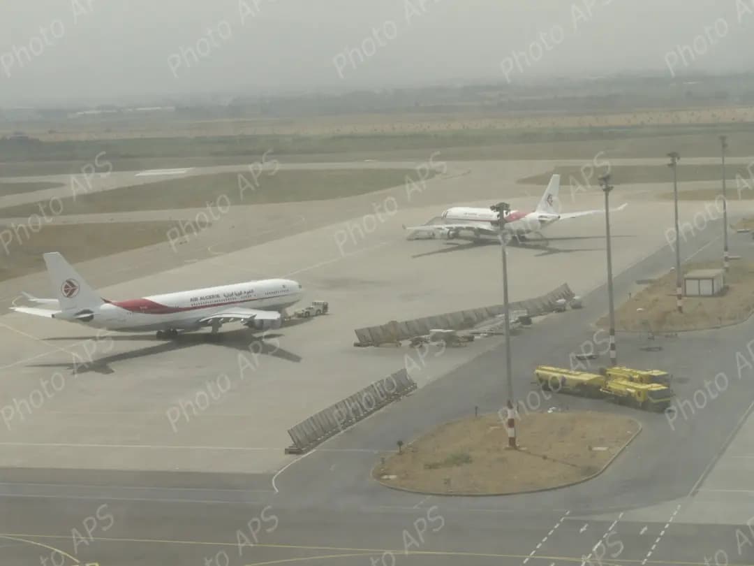 Aciri sin n yizirigen imaynuten ara yeqqnen Dzayer ɣer Guangzhou (Ccinwa) d Rotterdam (Hulanda)