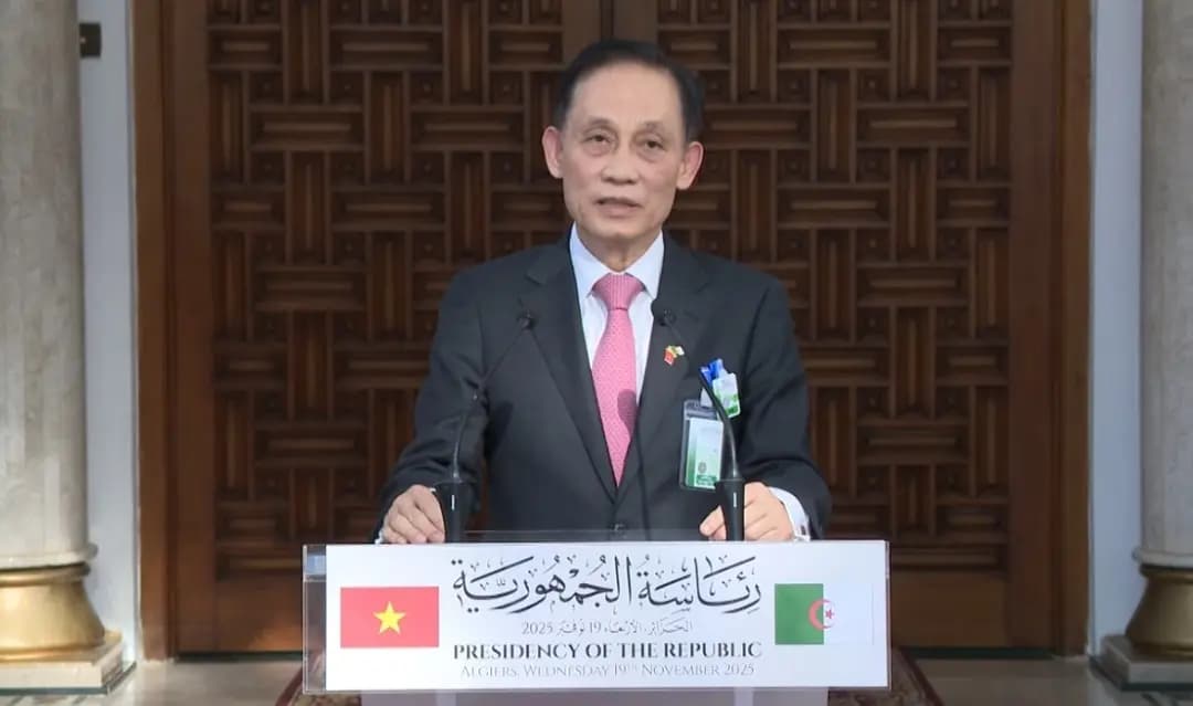 Tirzi n uneɣlaf amenzu avitnami ɣef Dzayer « ad terẓem takkayt tamaynut deg wassaɣen imezruyanen gar snat-a n tmura »