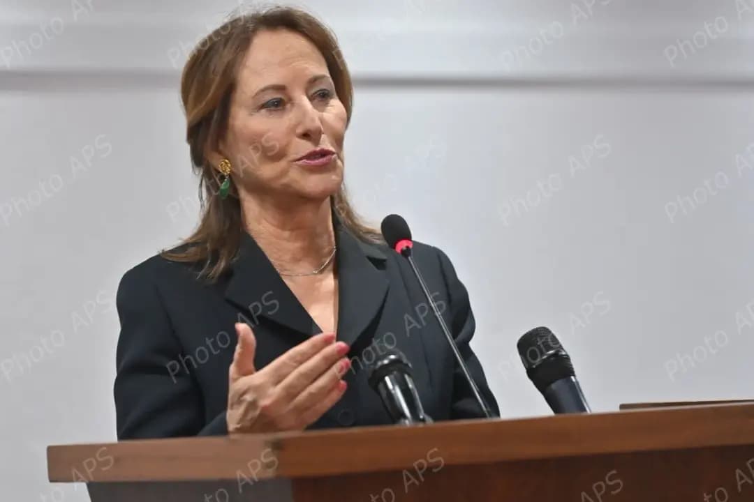Tumel-d Segolene Royal tiwaẓiyin n Dzayer yernut ger-d tiɣri i usduqqes n ublag asindisan
