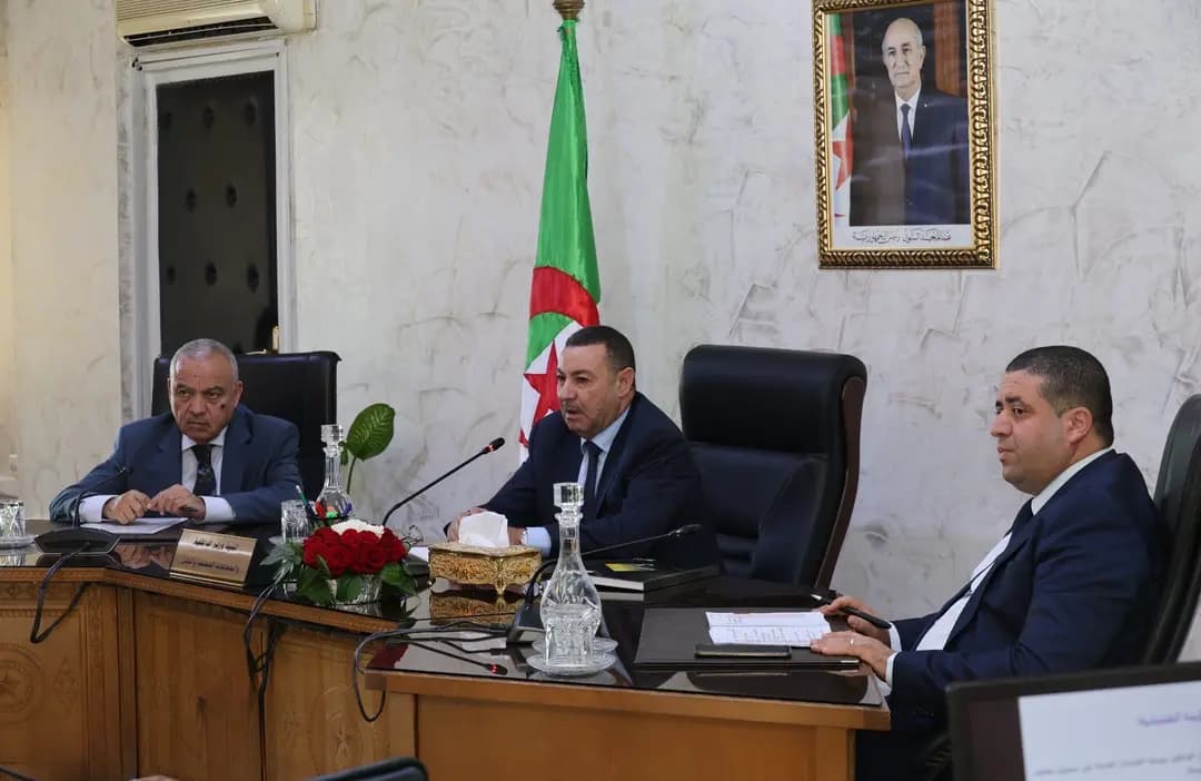 Yesigg Sayoud timlilit n umahil i usekyed n yimla n tesmilin n uswaḍ i d-gan deg mennaw n twilayin