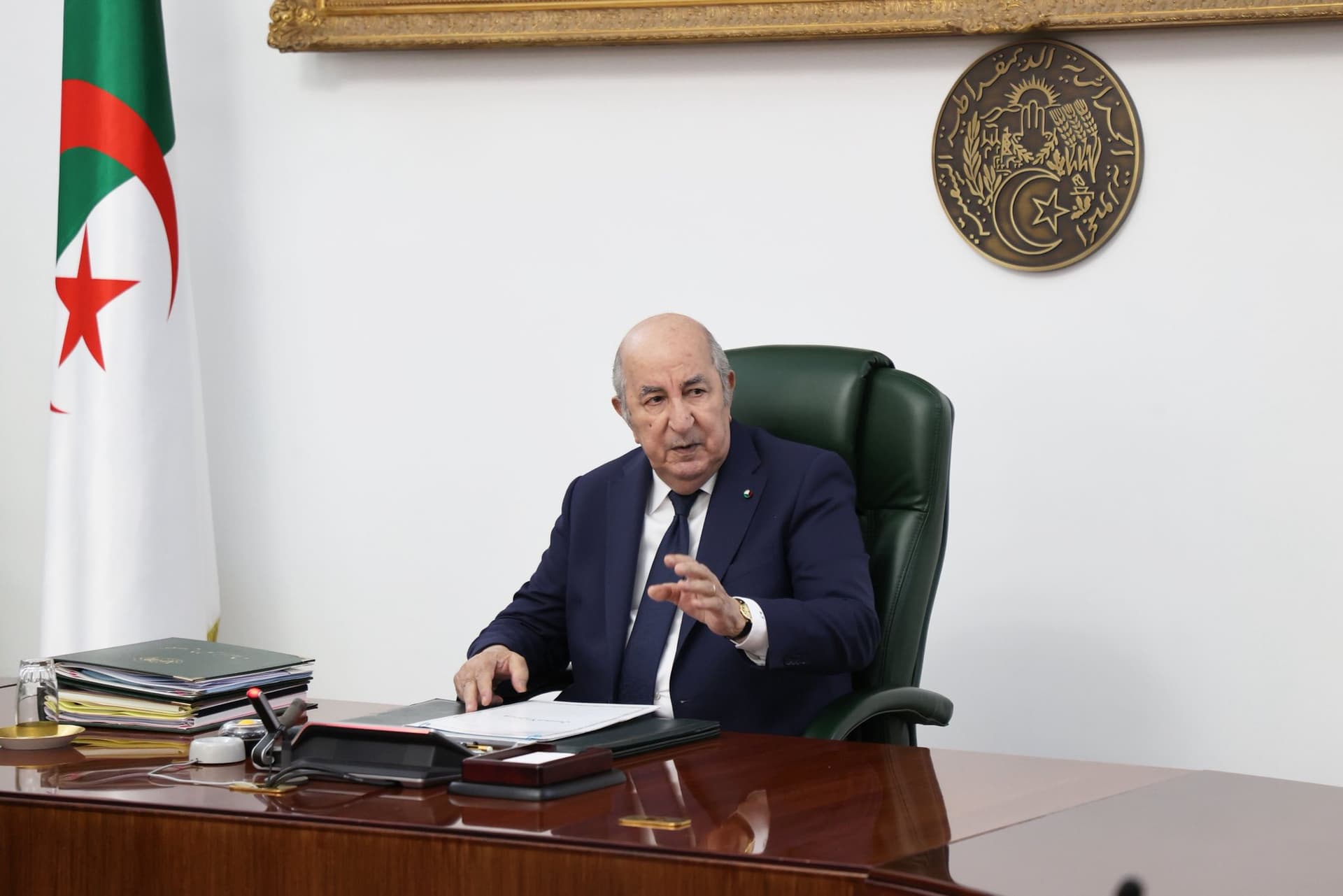 DZAYER TAMANEƔT – Yesselwi uselway n tegduda, anemɣur anafella n yiɣallen umrigen, aneɣlaf n umzaɣ aɣelnaw, Mass Abdelmadjid Tebboune, ass n usamas, yiwet n temlilit n useqqamu n yineɣlafen, ɣef wakken d-yenna yiwen n ulɣu n useqqamu