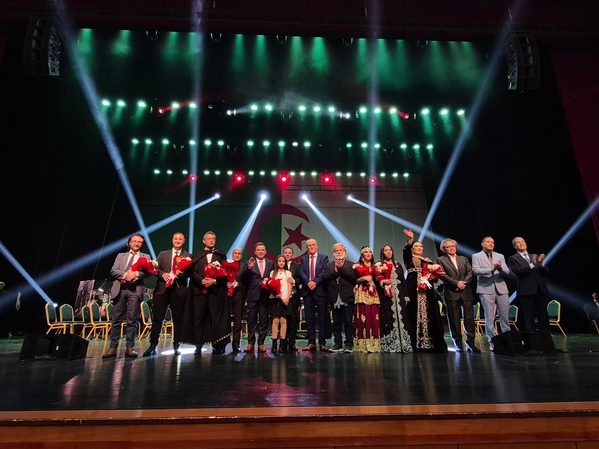 تقديم عرض "جزائر الأمجاد" بأوبرا الجزائر