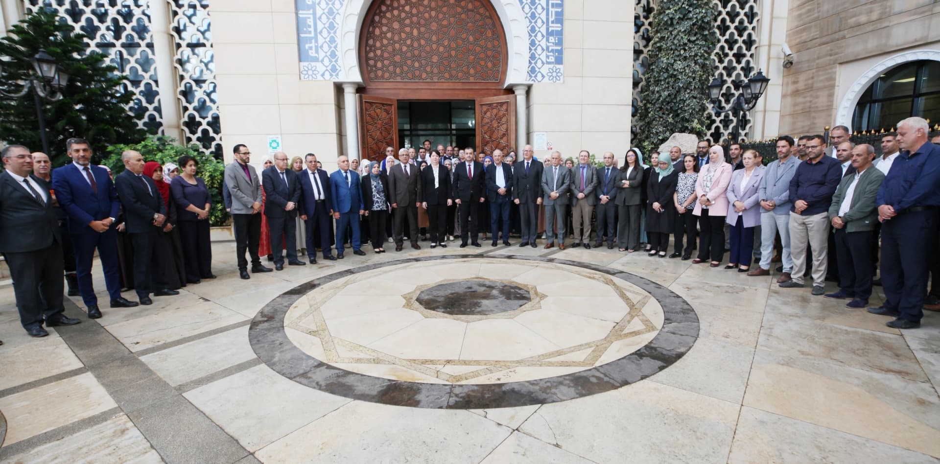 عرقاب يشرف على وقفة ترحم بوزارة المحروقات والمناجم