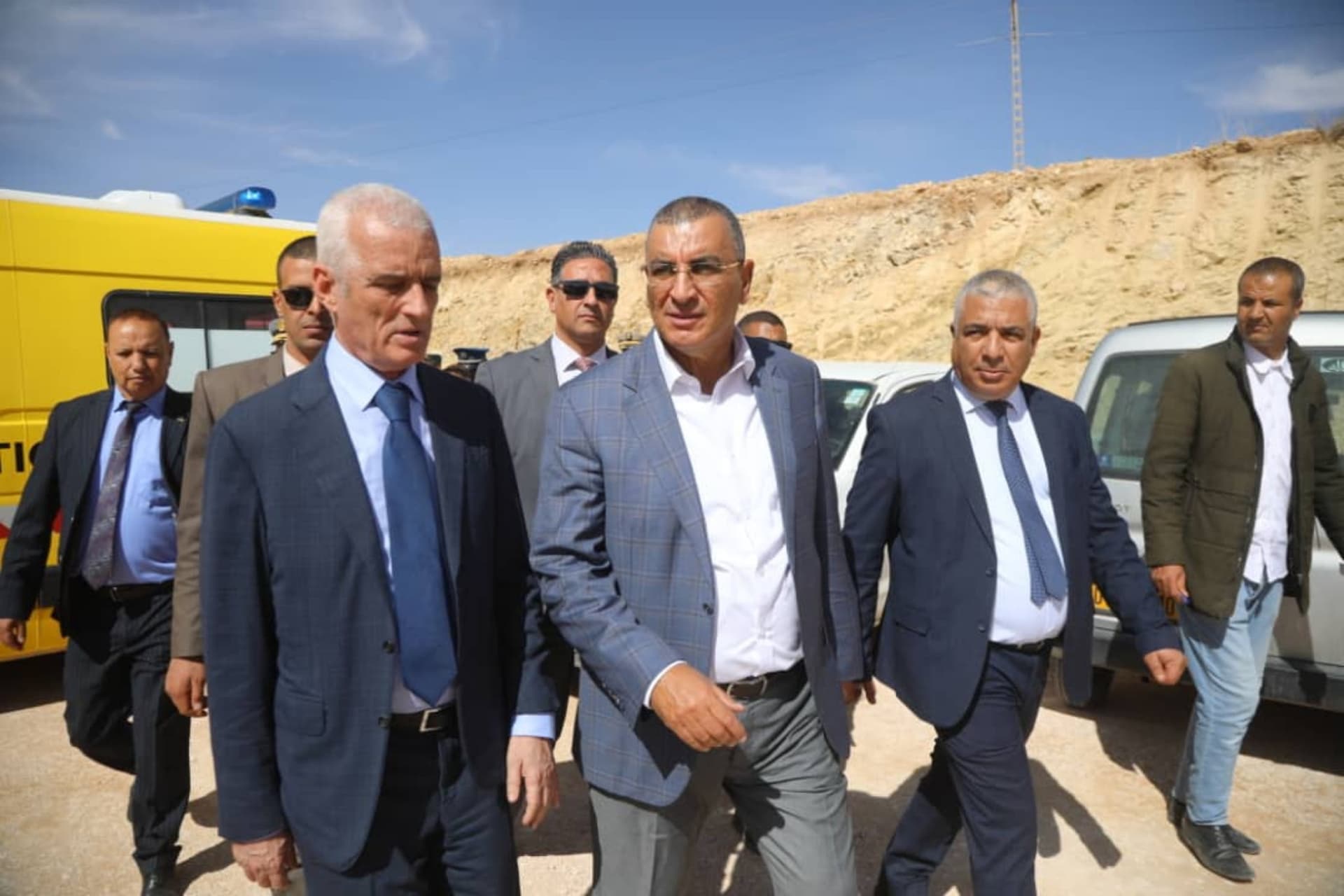 السيد جلاوي يشدد على ضرورة إستلام مقاطع وظيفية من مشروع إزدواجية طريق (الجلفة - الأغواط)