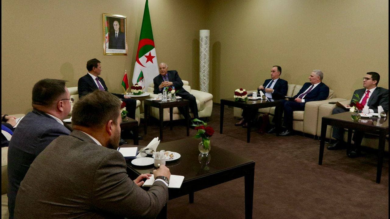 عطاف يستقبل نظيره البيلاروسي