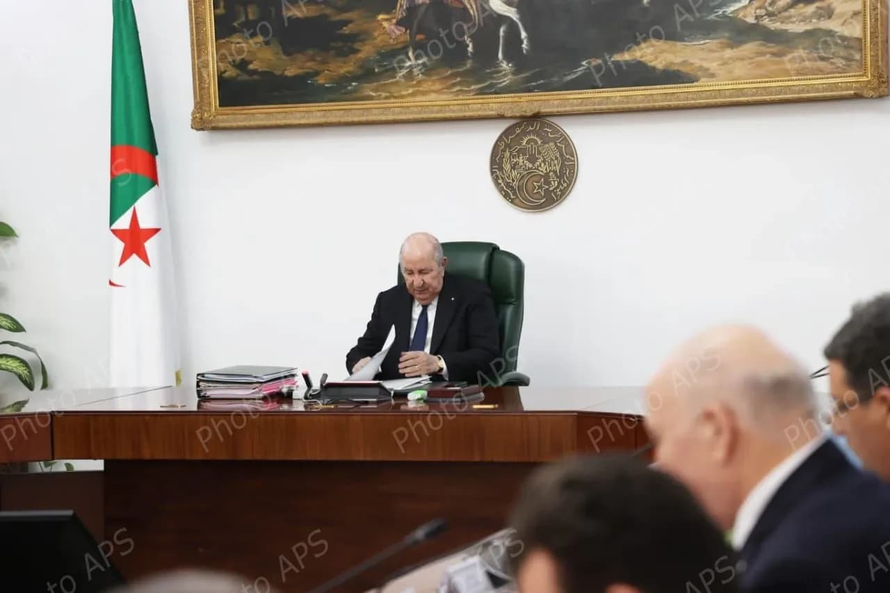 رئيس الجمهورية يأمر بمراجعة النص وإشراك الأحزاب السياسية