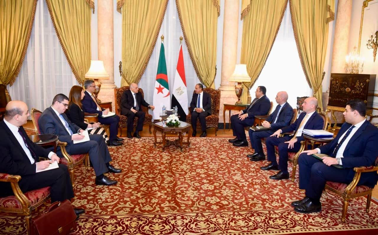 السيد عطاف يجتمع بالقاهرة مع نظيره المصري