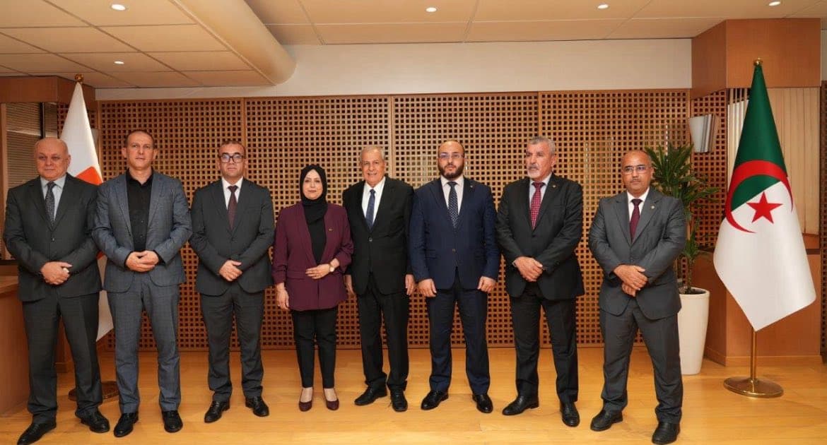 حشيشي يستقبل وفدا من لجنة الشؤون الاقتصادية بالمجلس الشعبي الوطني