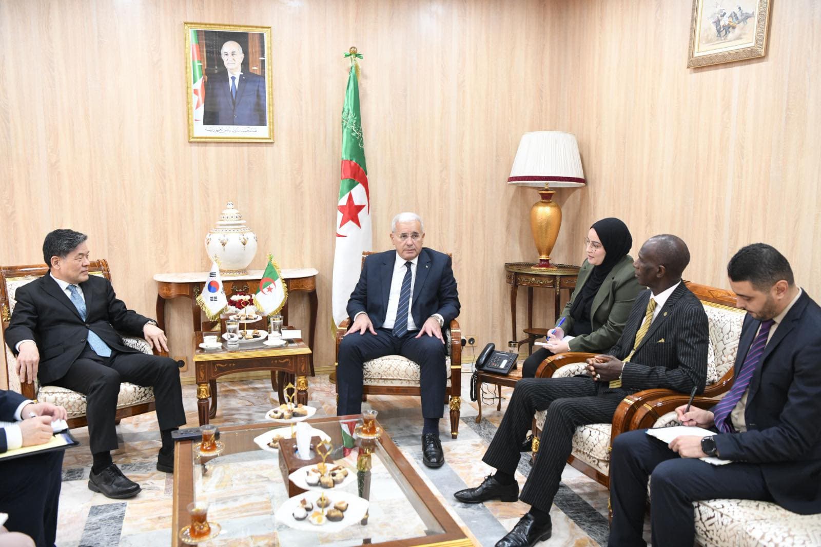 السيد بوغالي يستقبل سفير جمهورية كوريا لدى الجزائر