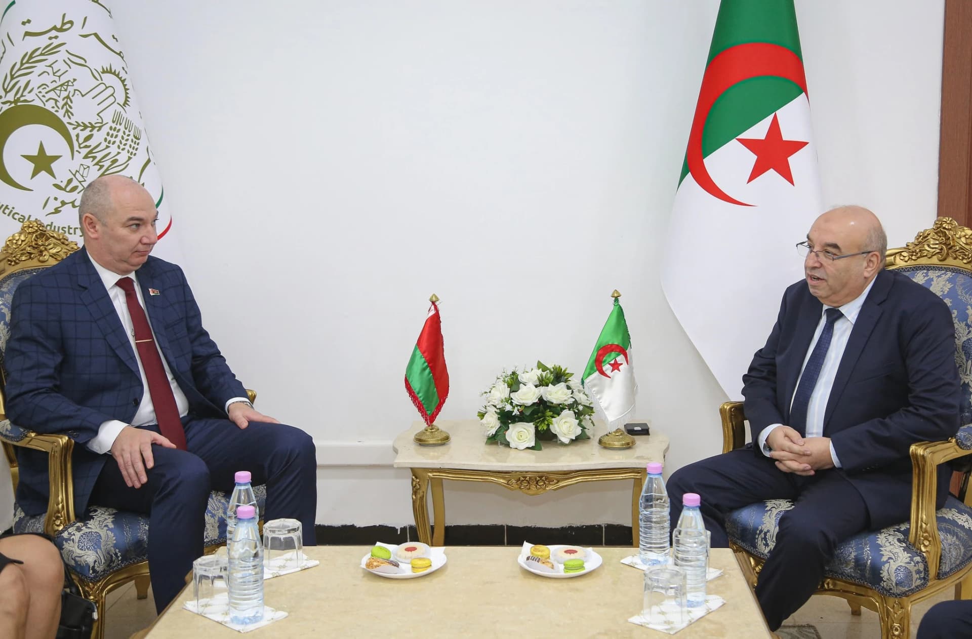 قويدري يبحث مع وزير الصحة البيلاروسي سبل تعزيز التعاون