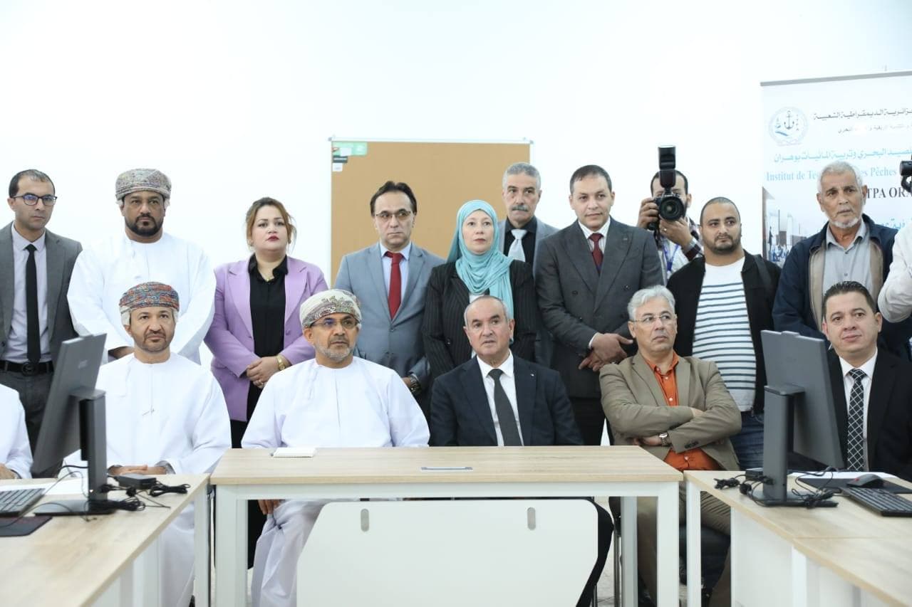 الوزير العماني للثروة الزراعية يزور منشآت تخص قطاع الصيد البحري وتربية المائيات