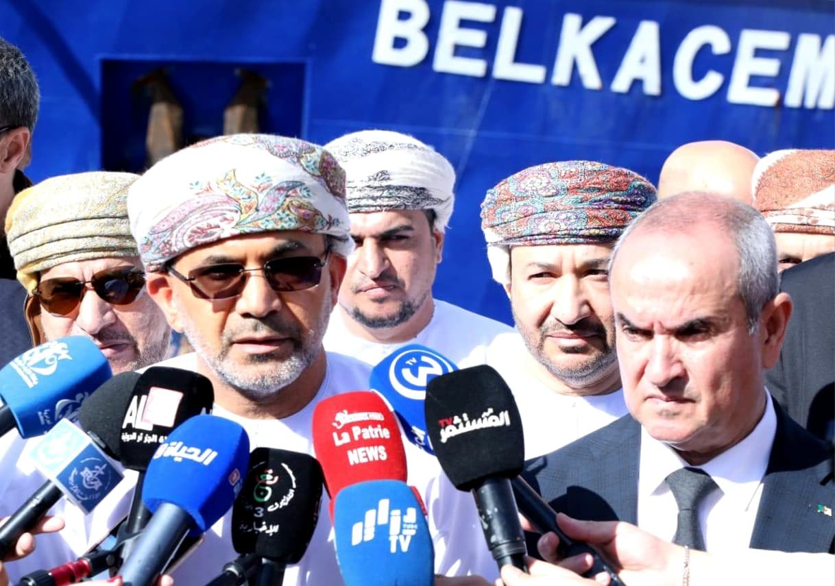 الوزير العماني للثروة الزراعية يزور منشآت تخص قطاع الصيد البحري وتربية المائيات