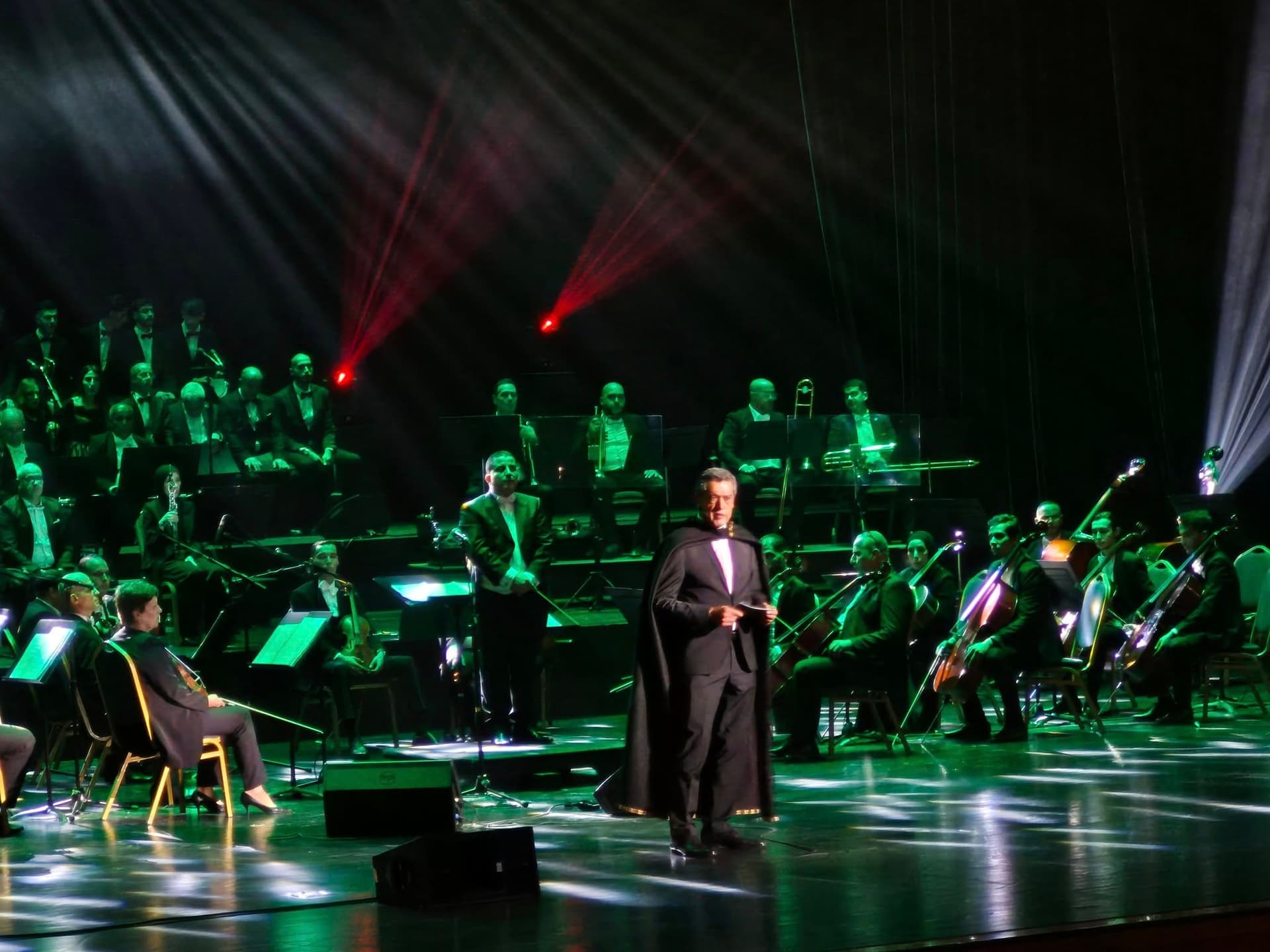 تقديم عرض "جزائر الأمجاد" بأوبرا الجزائر