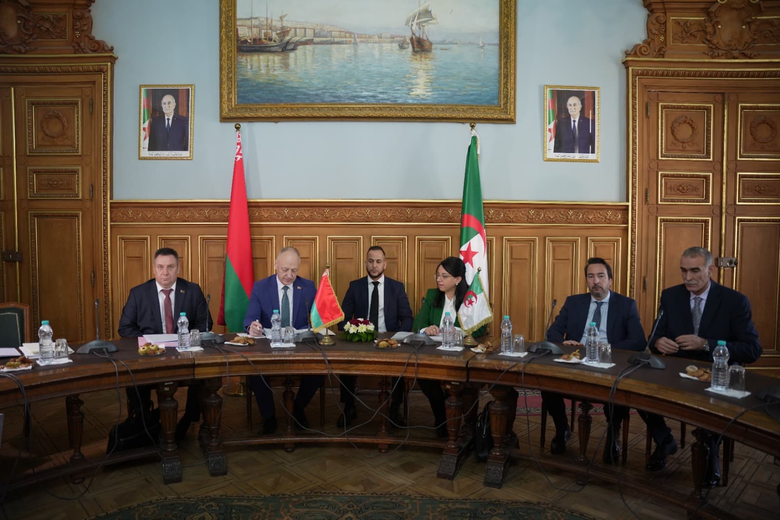 عبد اللطيف تبحث مع نظيرها البيلاروسي سبل تعزيز التعاون