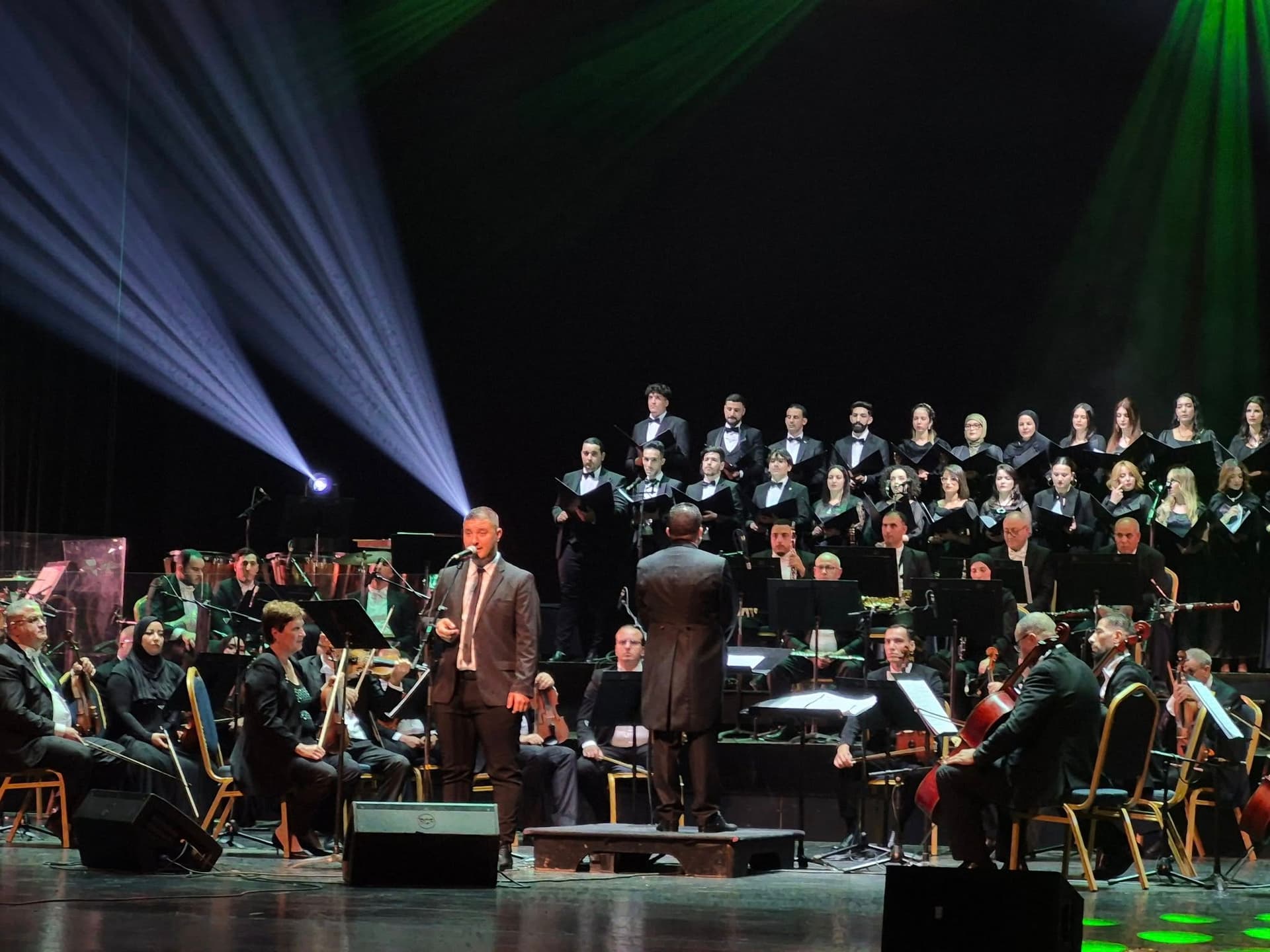 تقديم عرض "جزائر الأمجاد" بأوبرا الجزائر