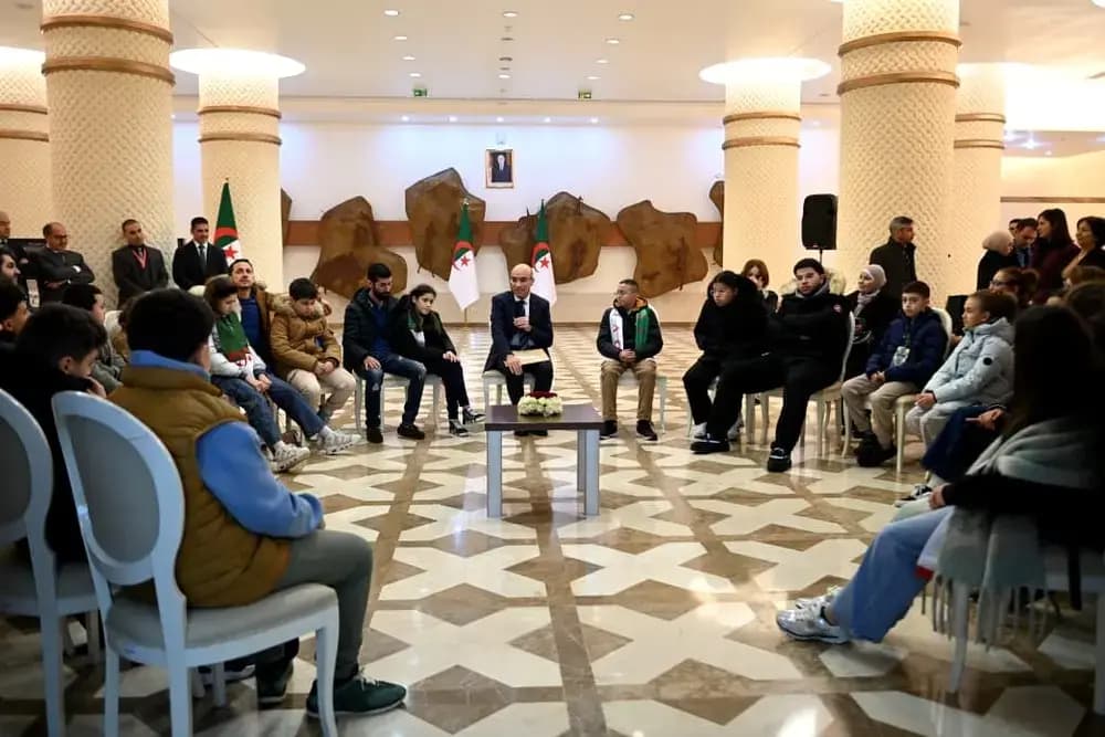 Chaib chairs ceremony in honor of Algerian diaspora children in France