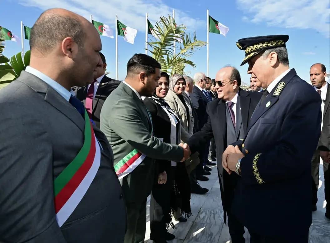 Assigned by President Tebboune, PM arrives in Oran to oversee unloading of first shipments of iron ore extracted from Gara Djebilet mine